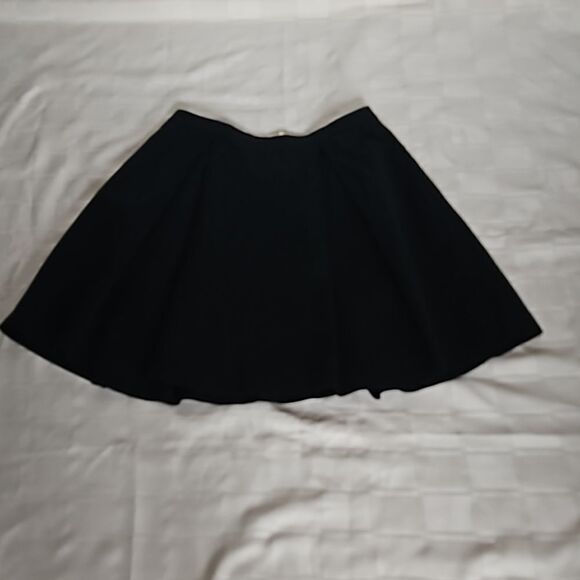 Elegant Black Women's Skirt - Picture 5 of 16